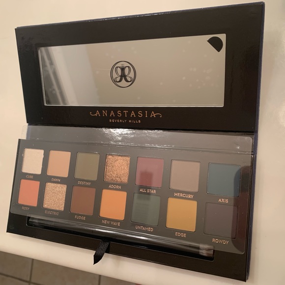 ✨NIB✨ ABH Eyeshadow Palette - Picture 3 of 4